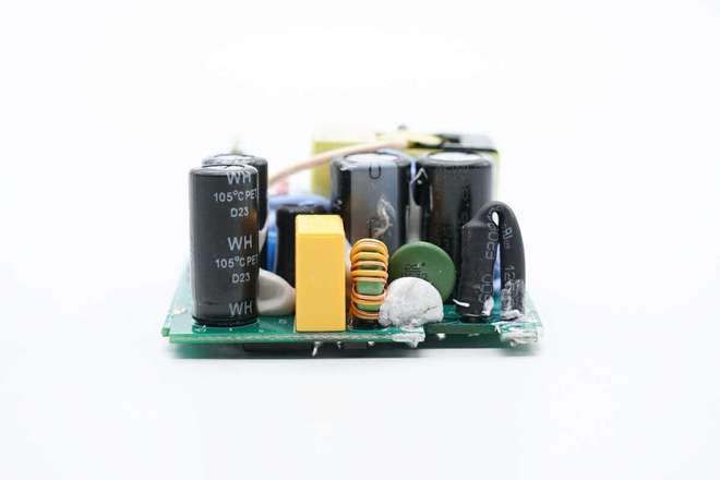 接口采用高特ESD二极管保护充电更安全古石65W氮化镓快充拆解(图2)