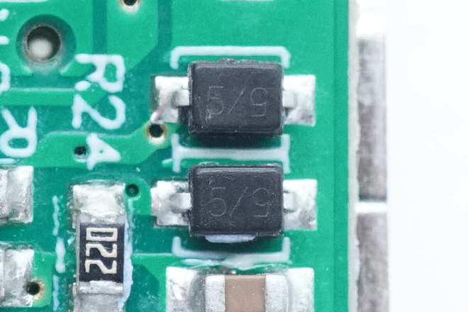 接口采用高特ESD二极管保护充电更安全古石65W氮化镓快充拆解(图8)