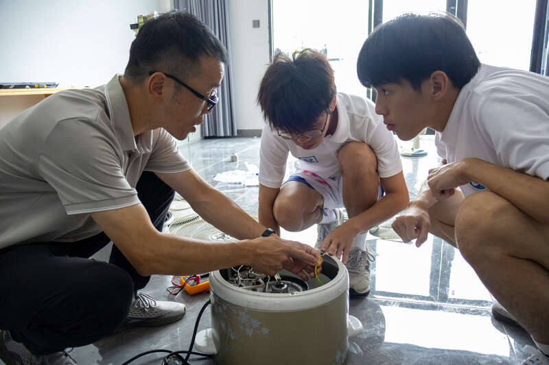 村民点赞！宁德师院大学生下乡义务维修