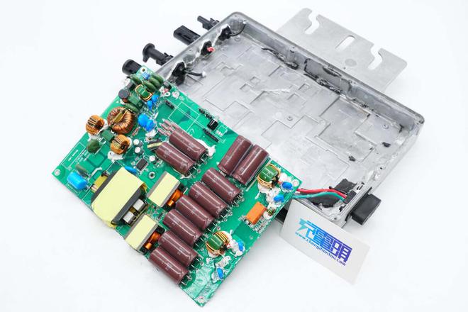 小功率太阳能电池逆变首选九款微型太阳能逆变器拆解汇总(图6)