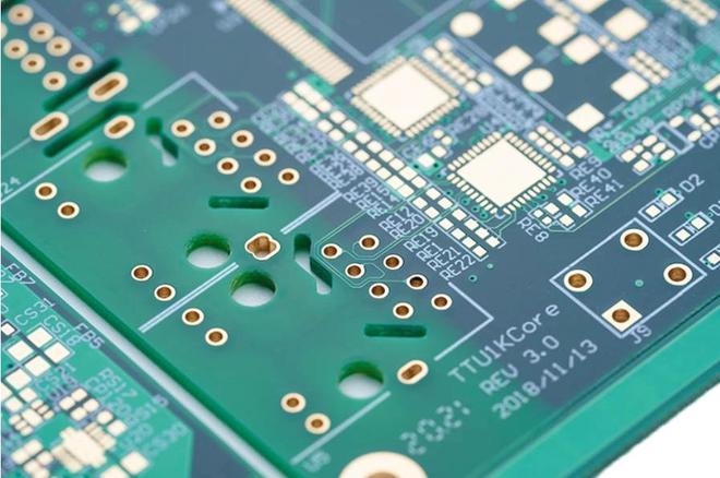 PCB设计中的阻抗不连续问题及解决方案(图1)