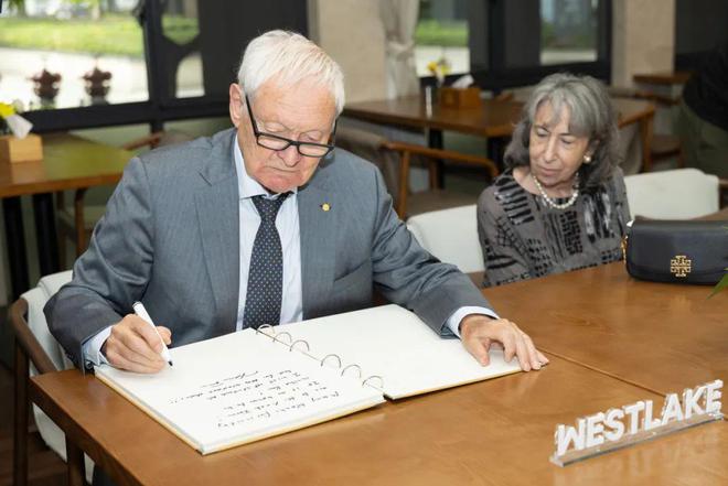 诺贝尔化学奖得主受聘为西湖大学首位名誉教授(图6)