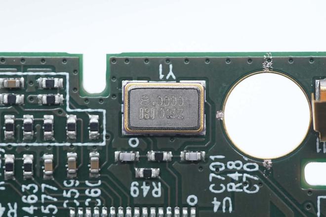 特斯拉出品！ModelSX车载无线充电器拆解(图3)