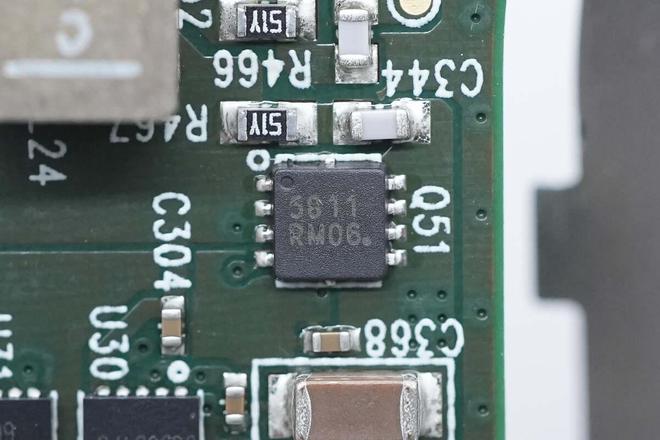 特斯拉出品！ModelSX车载无线充电器拆解(图12)