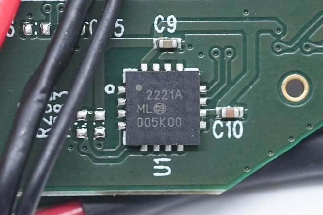 特斯拉出品！ModelSX车载无线充电器拆解(图8)
