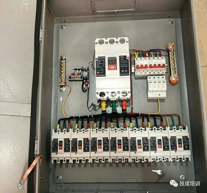 老电工都说不清！三相电不平衡零线上的电流怎么计算？