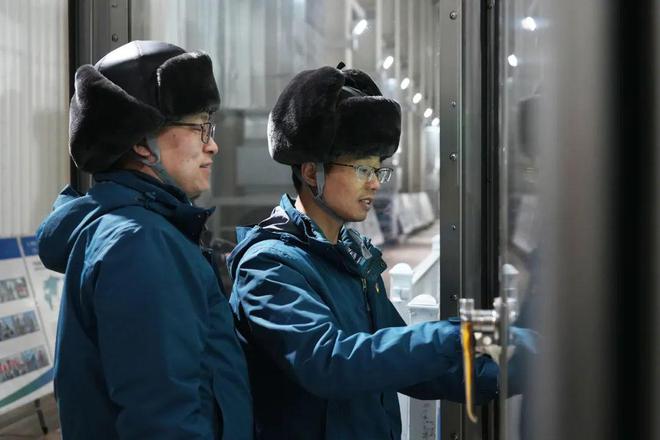 【新春走基层】巴里坤±800千伏换流站进入电气设备安装调试高峰期(图1)