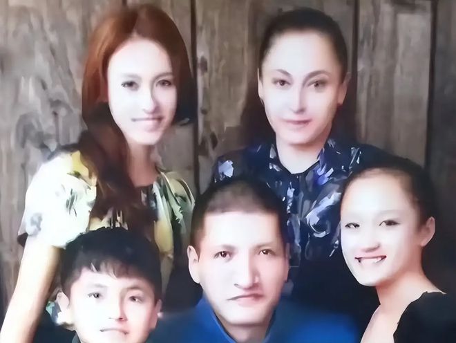 49岁中国男篮国手巴特尔近况与大10岁妻子非常恩爱继女很漂亮(图3)