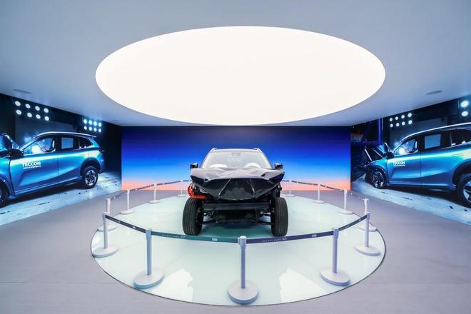 最有安全感的展台！“战损”银河E5狂秀安全肌肉！(图2)