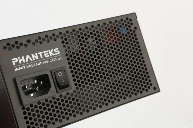 ATX31规范、80PLUS铜牌认证、直出式设计——体验追风者AMPBH750电源(图5)
