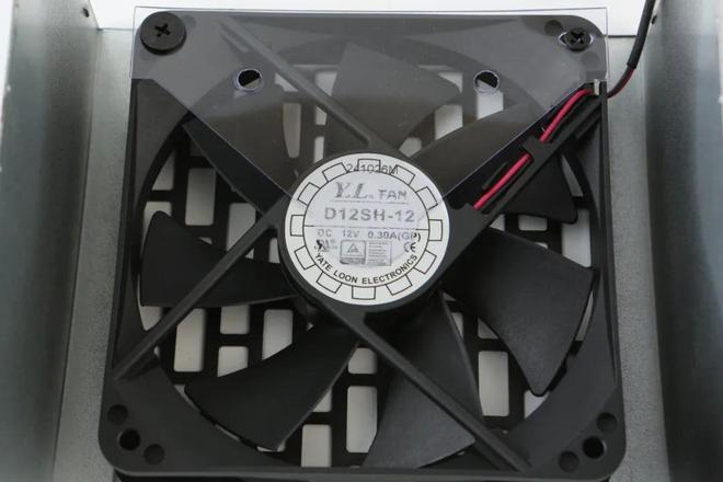 ATX31规范、80PLUS铜牌认证、直出式设计——体验追风者AMPBH750电源(图4)