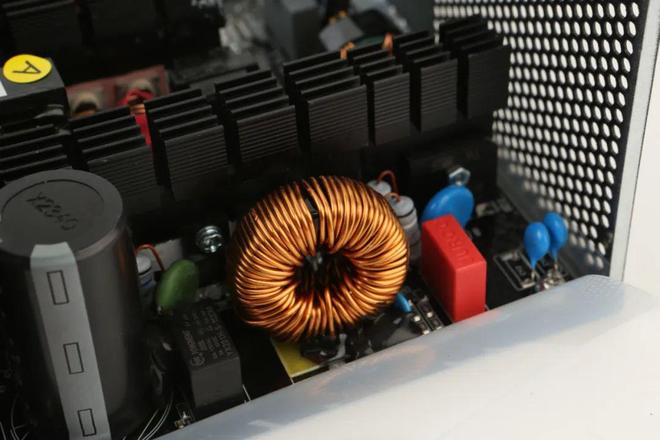 ATX31规范、80PLUS铜牌认证、直出式设计——体验追风者AMPBH750电源(图13)