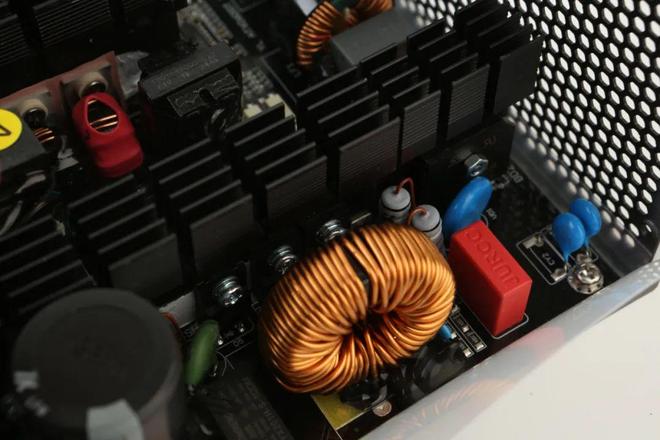 ATX31规范、80PLUS铜牌认证、直出式设计——体验追风者AMPBH750电源(图15)