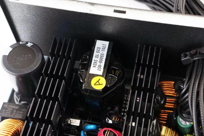 ATX31规范、80PLUS铜牌认证、直出式设计——体验追风者AMPBH750电源(图16)