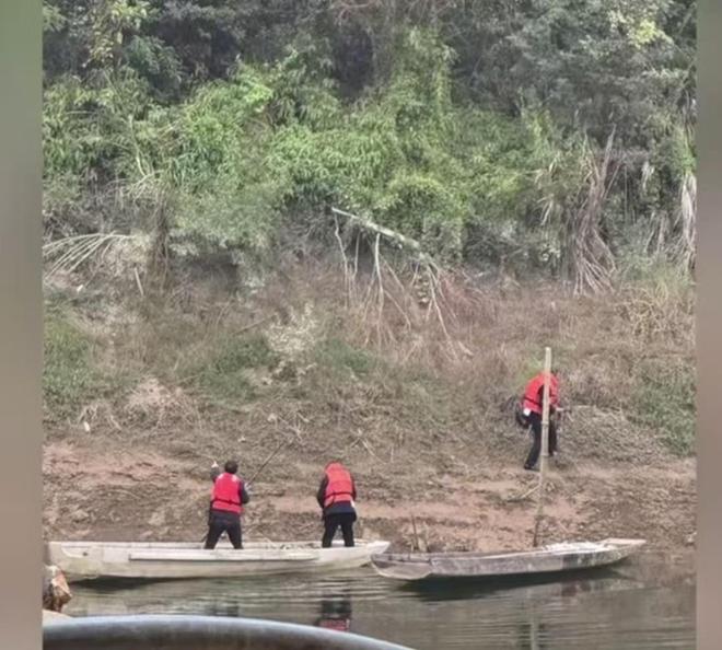 贵州黔西两游船侧翻70人落水知情人发声讲述事件细节(图2)