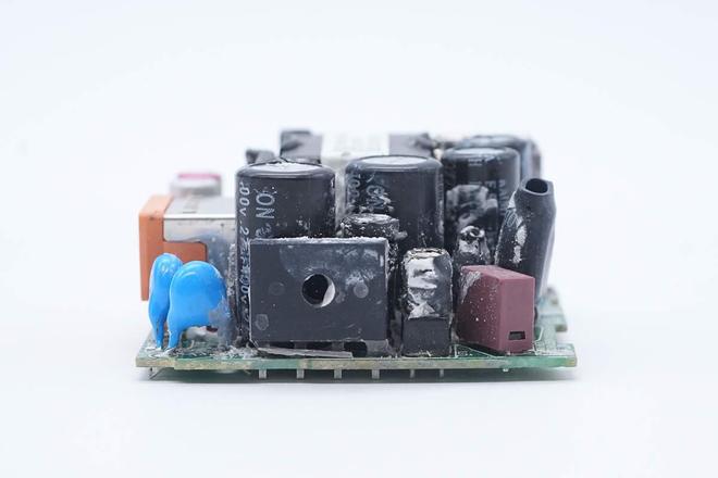 内部模块灌胶均热荣耀X70原装80W超级快充充电器拆解(图4)