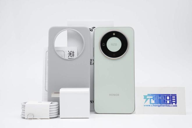 内部模块灌胶均热荣耀X70原装80W超级快充充电器拆解(图1)
