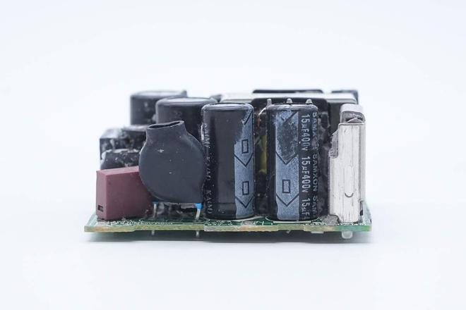 内部模块灌胶均热荣耀X70原装80W超级快充充电器拆解(图5)