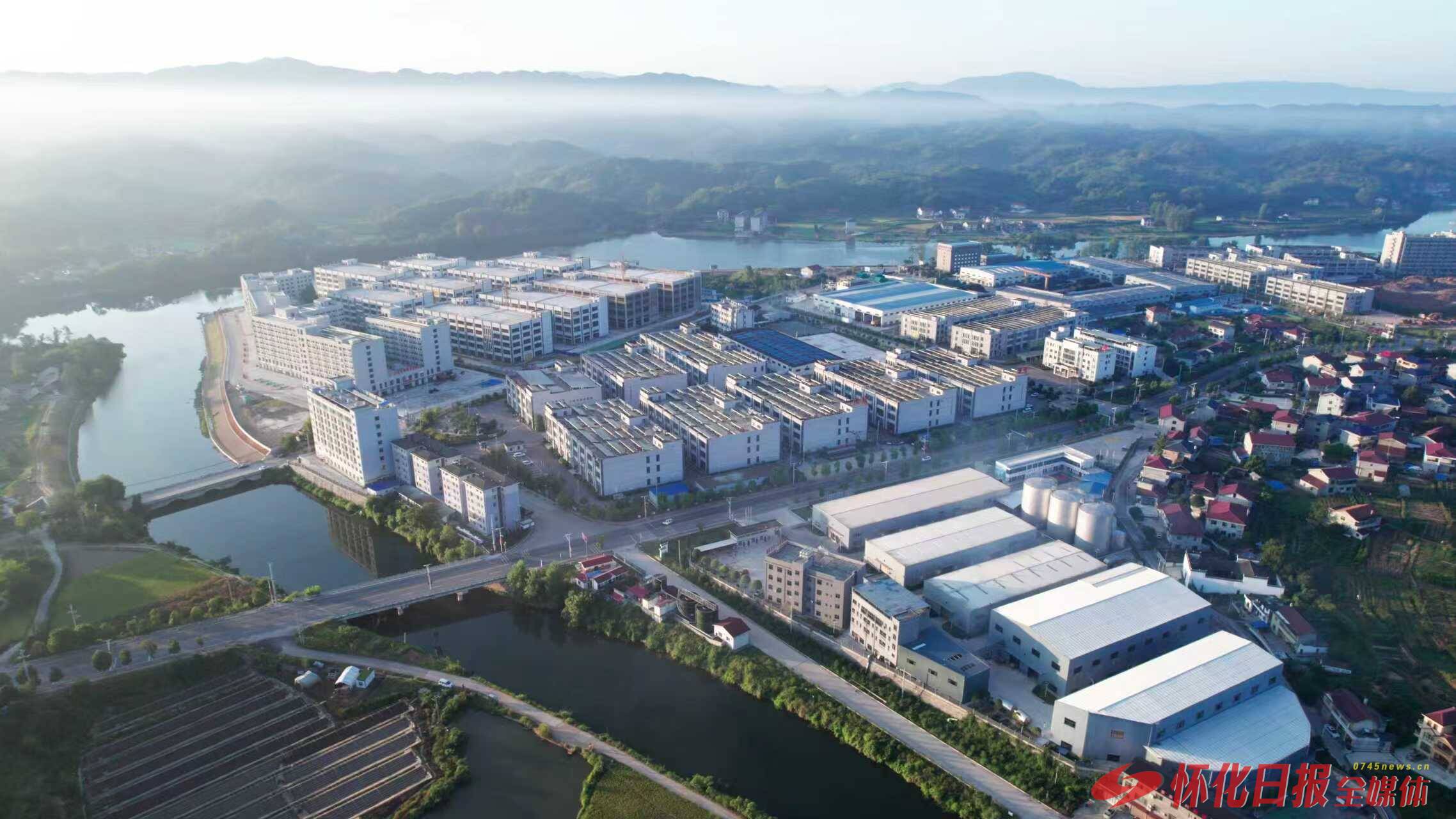追“光”逐“电”向“新”行——芷江电子信息产业异军突起的背后(图1)