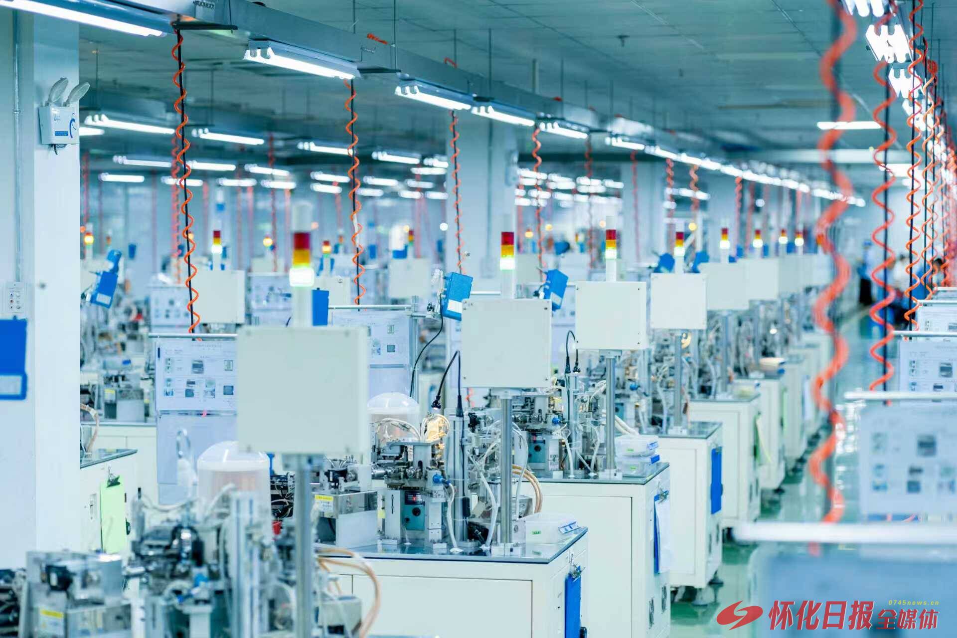 追“光”逐“电”向“新”行——芷江电子信息产业异军突起的背后(图3)