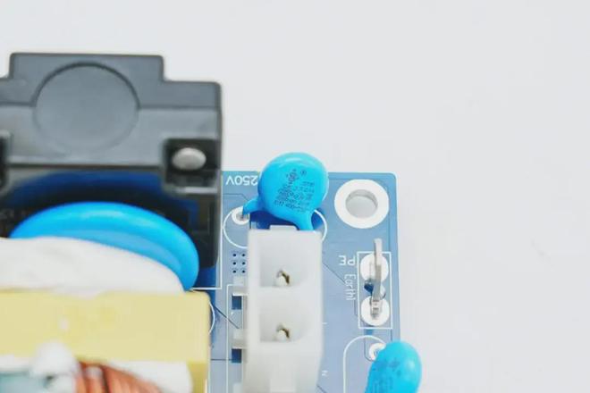 从多款户外电源拆解看松田电容的市场竞争力(图3)