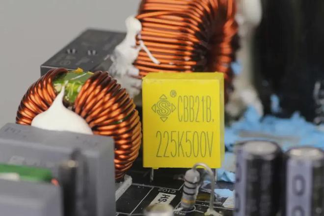 从多款户外电源拆解看松田电容的市场竞争力(图8)