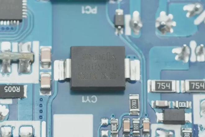 精勤助力绿联多口充替换传统插件Y电容(图1)