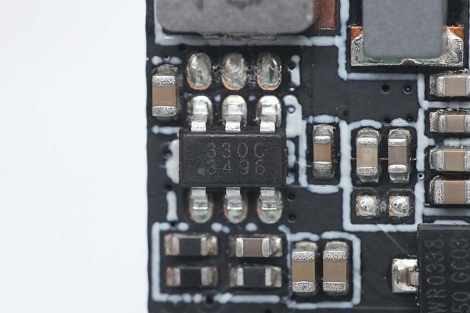 你的下一款充电器甚至化身硬盘盒！玲珑坞67W多合一快充拆解(图8)