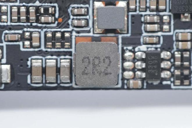 你的下一款充电器甚至化身硬盘盒！玲珑坞67W多合一快充拆解(图9)