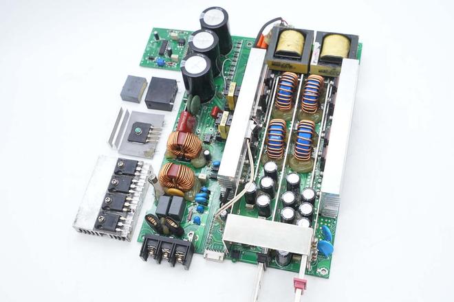 内置全日系电解电容明纬1500W开关电源模块拆解(图4)