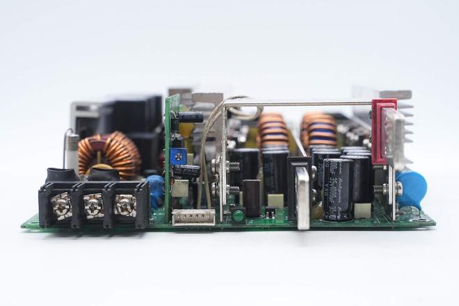 内置全日系电解电容明纬1500W开关电源模块拆解(图5)