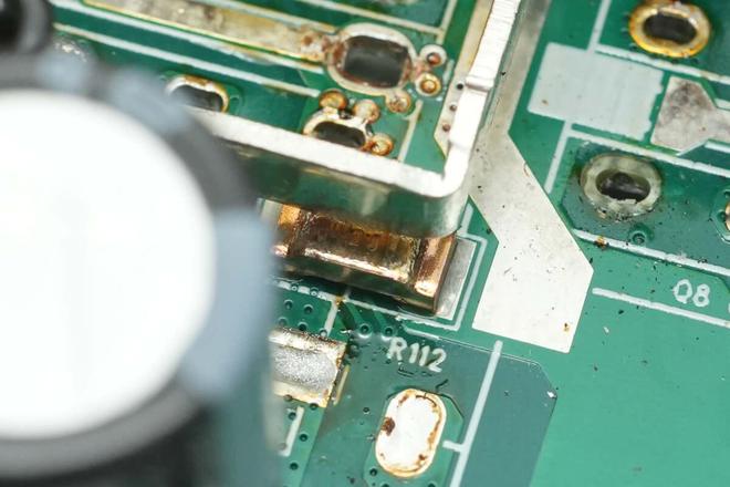 设计主动散热风扇高斯宝电气1300W直流服务器电源拆解(图4)