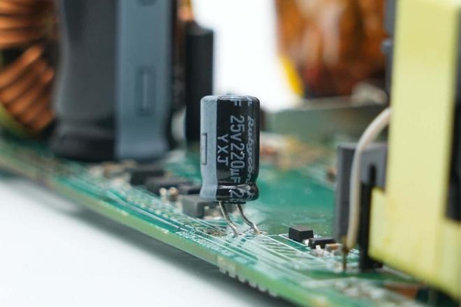 设计主动散热风扇高斯宝电气1300W直流服务器电源拆解(图7)