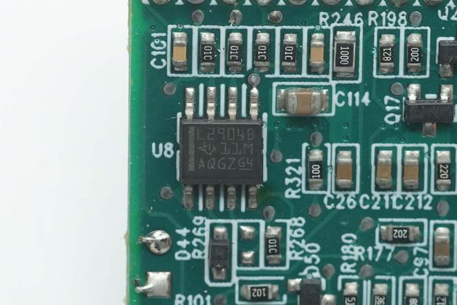 设计主动散热风扇高斯宝电气1300W直流服务器电源拆解(图11)