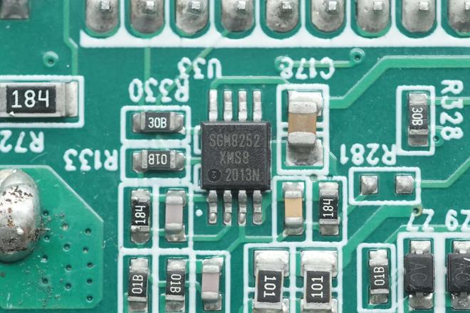 设计主动散热风扇高斯宝电气1300W直流服务器电源拆解(图5)