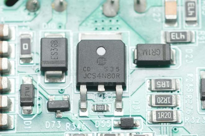 设计主动散热风扇高斯宝电气1300W直流服务器电源拆解(图8)