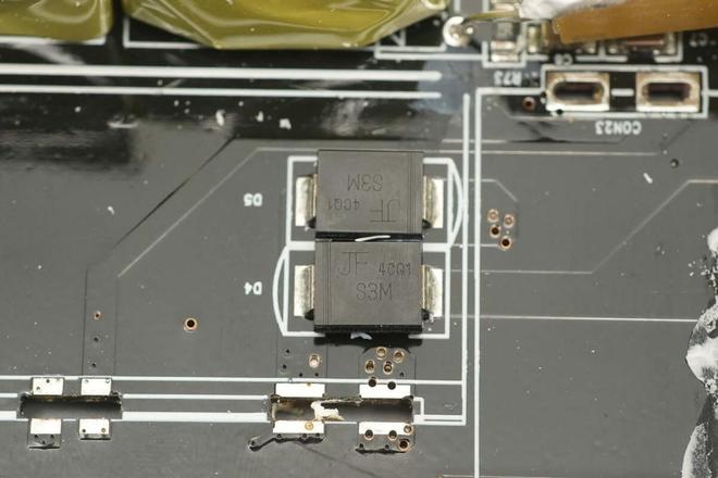 配302寸智能巨屏正浩RAPIDPro320W氮化镓桌面超充站拆解(图3)