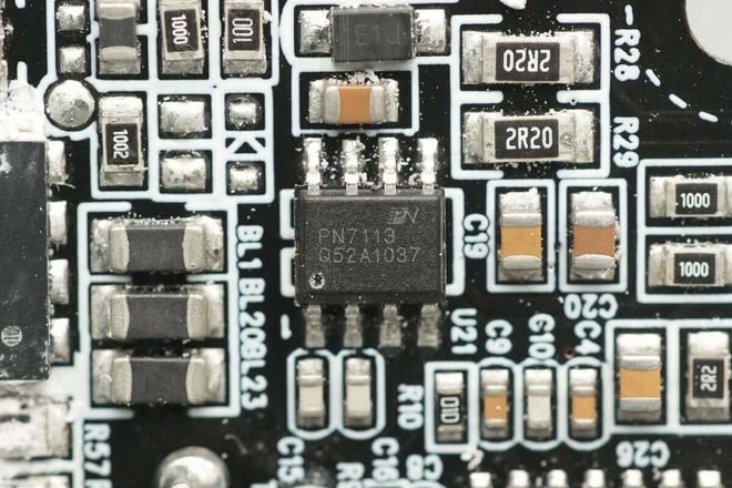 配302寸智能巨屏正浩RAPIDPro320W氮化镓桌面超充站拆解(图6)