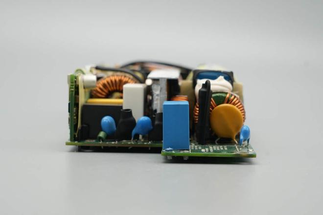 PFC+移相全桥架构设计光宝1600W白金牌碳化硅服务器电源拆解(图4)