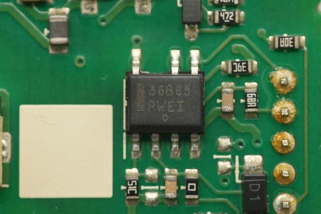 PFC+移相全桥架构设计光宝1600W白金牌碳化硅服务器电源拆解(图11)