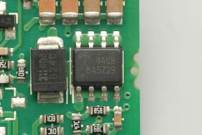 PFC+移相全桥架构设计光宝1600W白金牌碳化硅服务器电源拆解(图17)