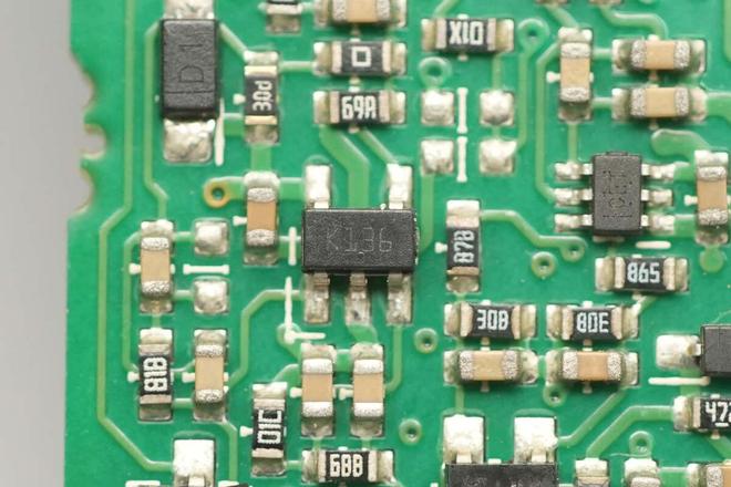 PFC+移相全桥架构设计光宝1600W白金牌碳化硅服务器电源拆解(图21)