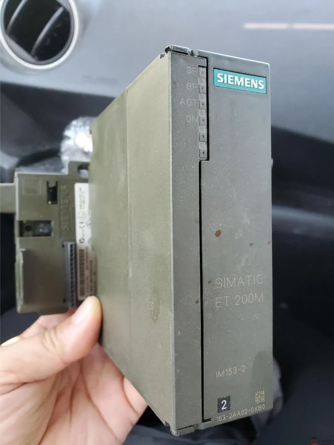 拆解“上帝的左手”西门子ET200M：看上帝如何使用芯片控制其他设备
