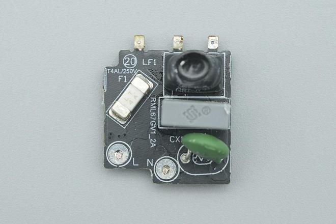 三口均支持65WPD和小米67W快充小米新款67W三口氮化镓快充拆解(图3)