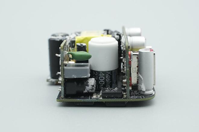 三口均支持65WPD和小米67W快充小米新款67W三口氮化镓快充拆解(图2)