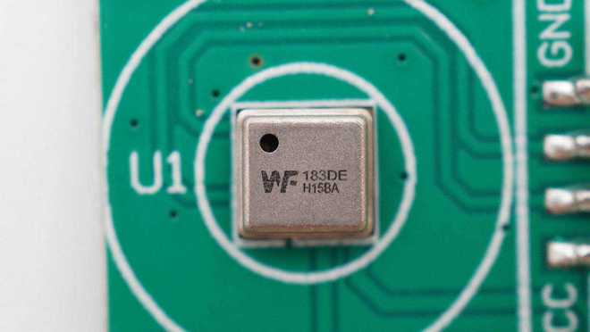 应对突发情况还能照明充电迈瑟伦多功能应急启动电源拆解(图7)