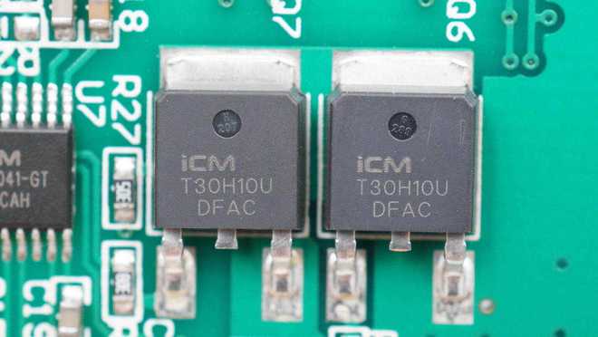 应对突发情况还能照明充电迈瑟伦多功能应急启动电源拆解(图4)