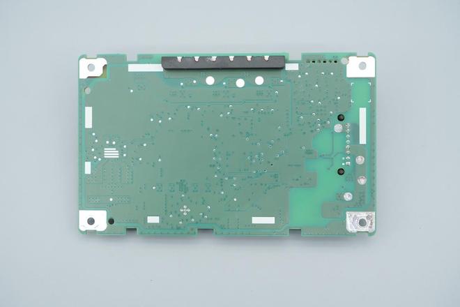 智己汽车前装50W无线充电模块做得如何？拆解给车主们看看