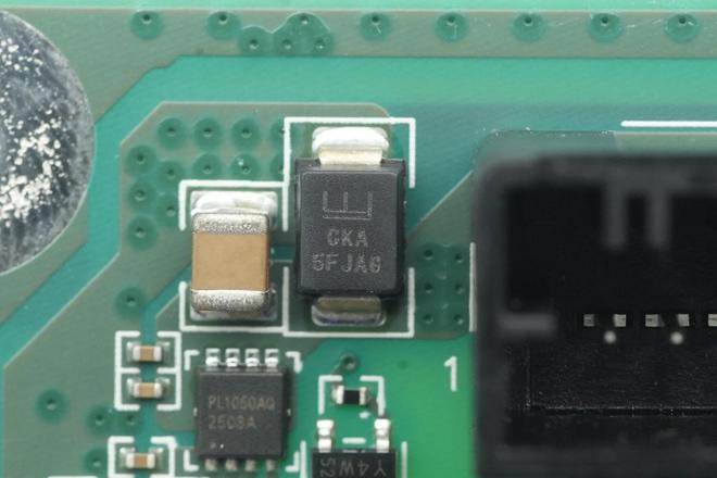 智己汽车前装50W无线充电模块做得如何？拆解给车主们看看(图2)