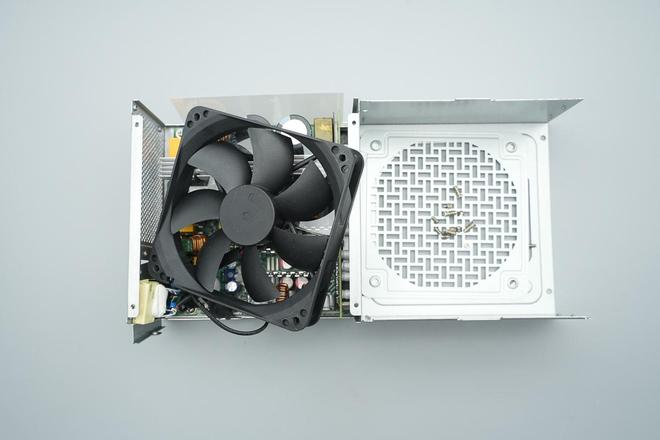 应用碳化硅器件航嘉2000W全模组PC电源拆解